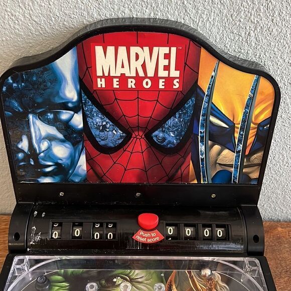 Marvel Pinball Machine  - Picture 3 of 4